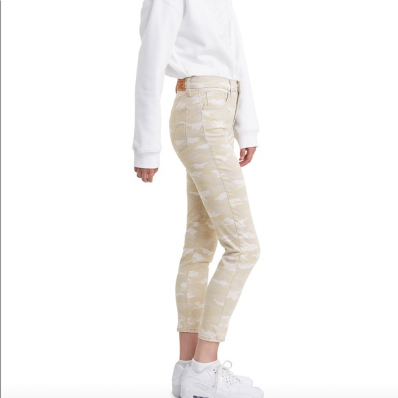 NWT | Levi | 720 High Rise Cropped Skinny Jean - Picture 5 of 12